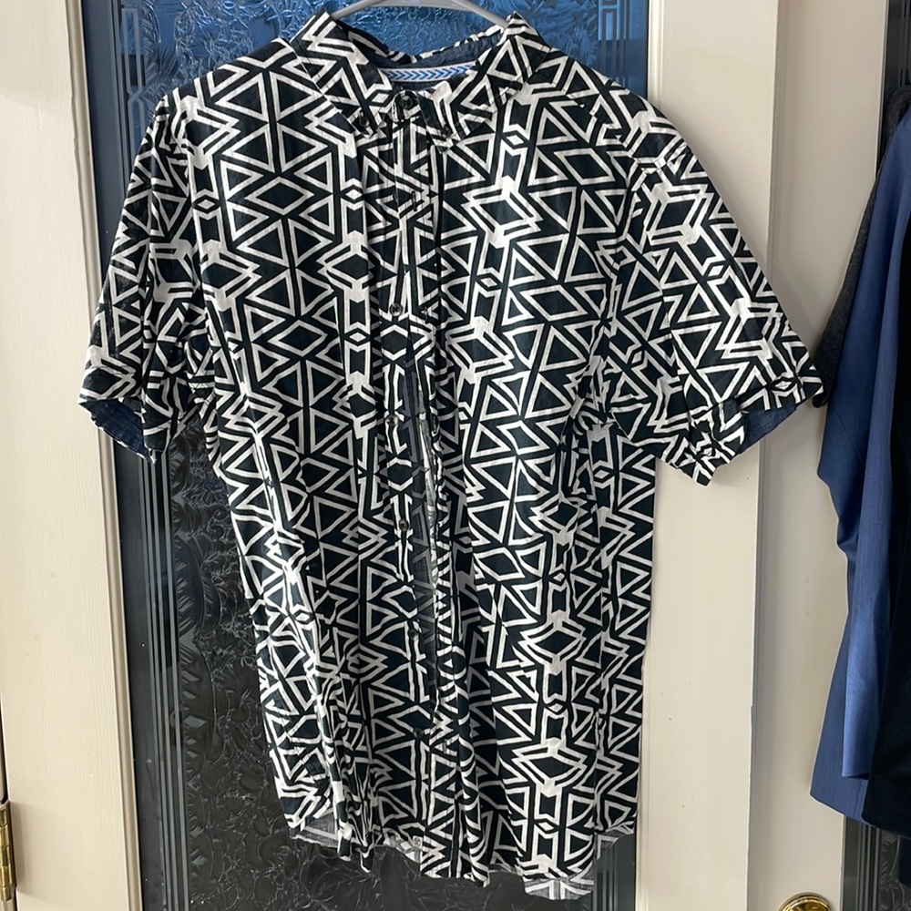 Size L button up pattern Hawaiian shirt